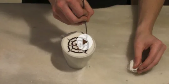 Vista previa de la clase gratuita de Arte Latte con técnica de etching