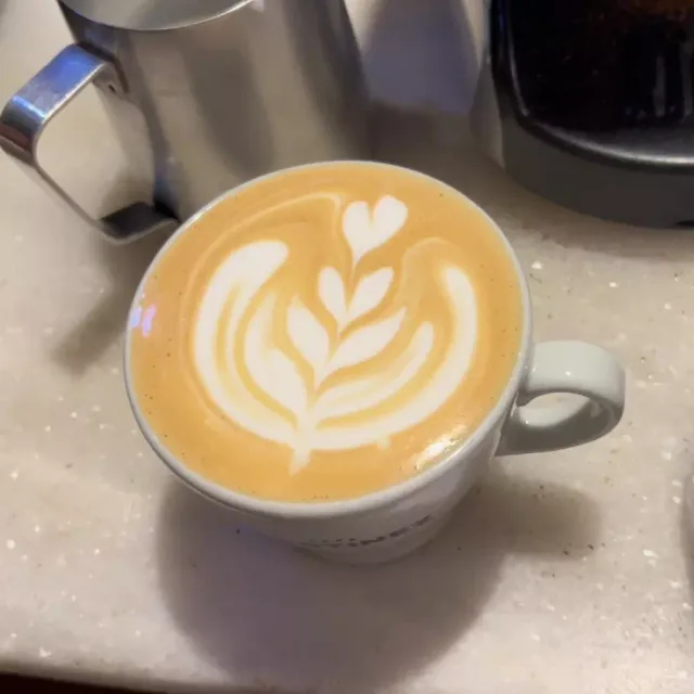 Arte latte con técnica de etching
